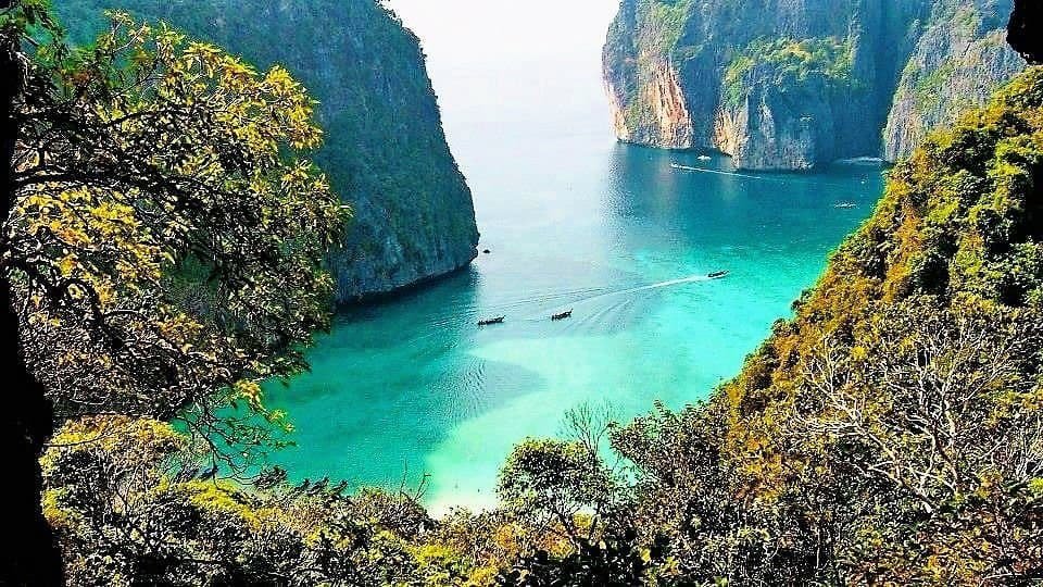 Pileh Lagoon Phi Phi Leh – emerald green water enclosed by limestone cliffs