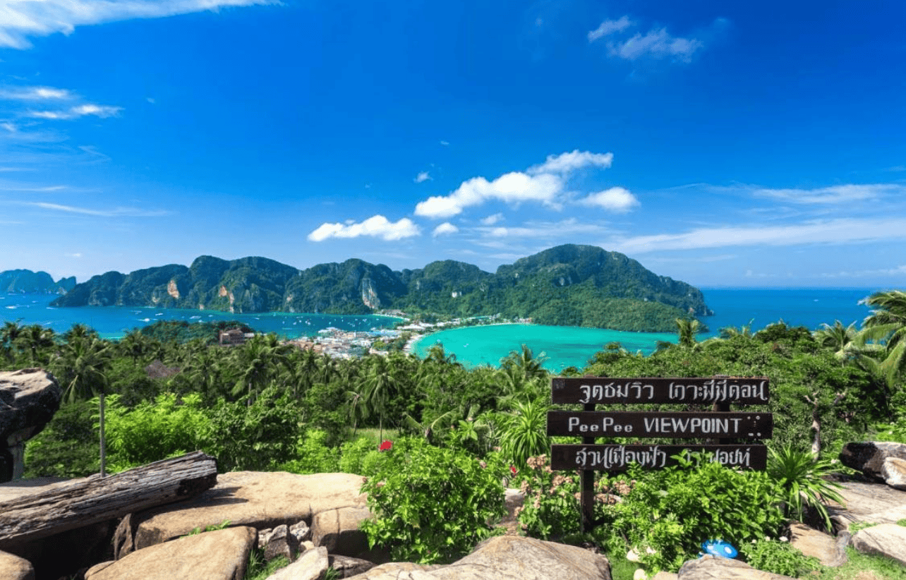 Phi Phi Don viewpoint – view over Tonsai Bay and Loh Dalum Bay