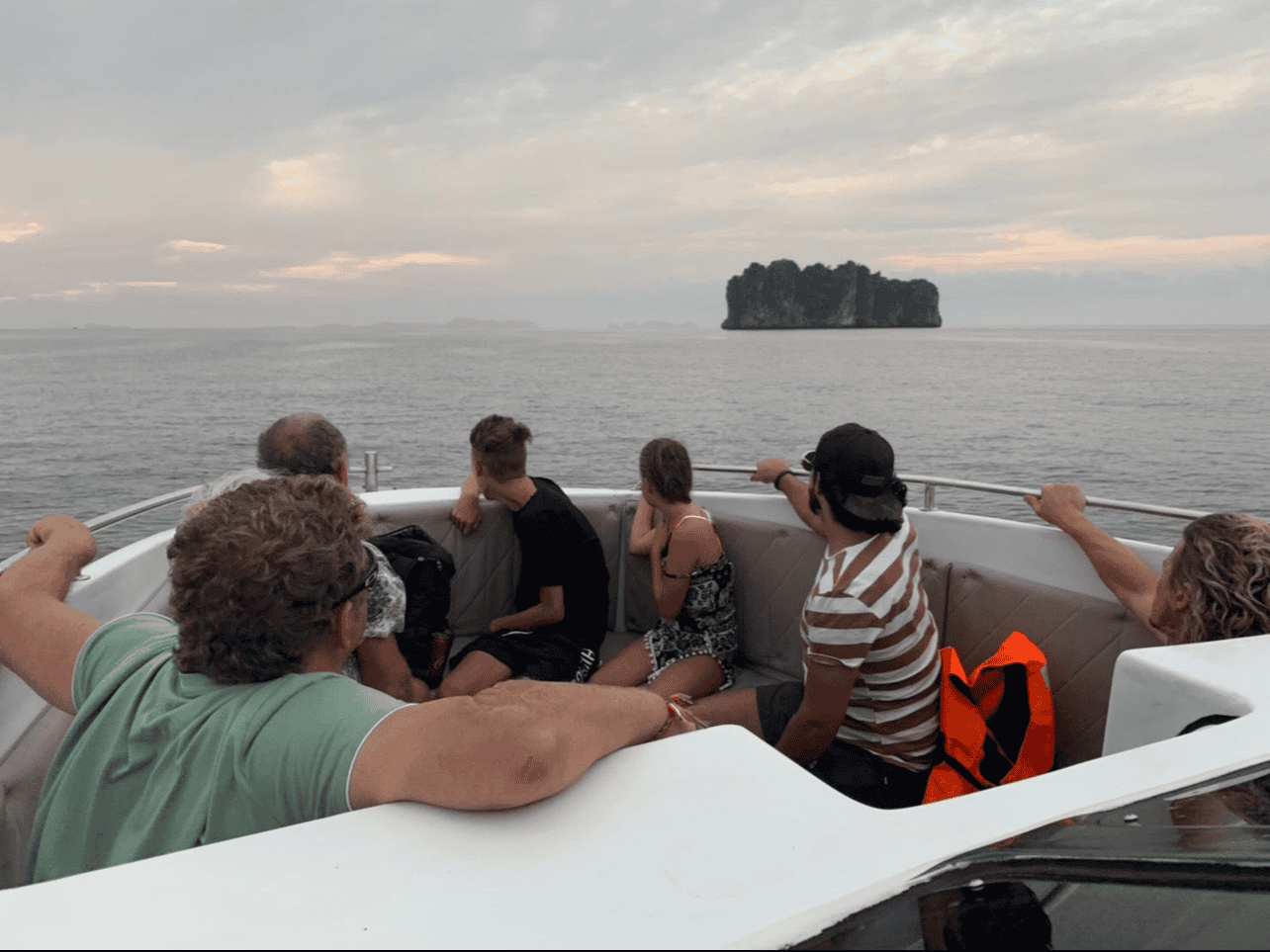 Speedboat leaving early for Phi Phi Islands Early Bird Tour from Phuket
