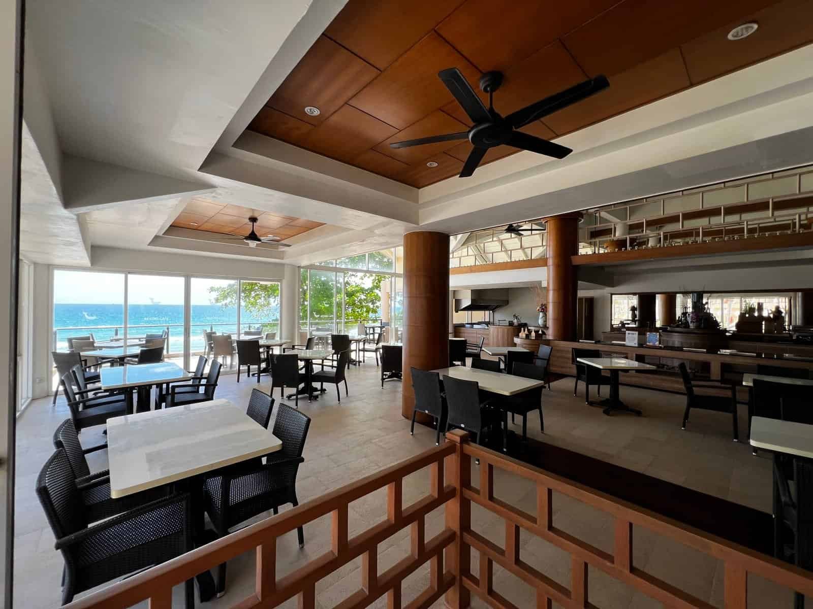 Frühstücksraum mit Meerblick – Beyond Karon Resort