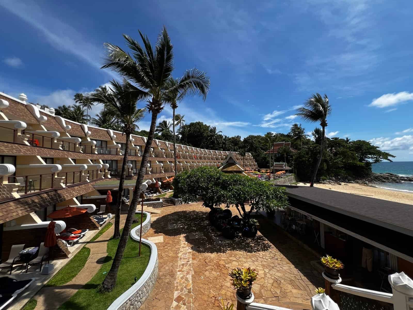 Hotelüberblick 3 Etagen – Beyond Karon Resort