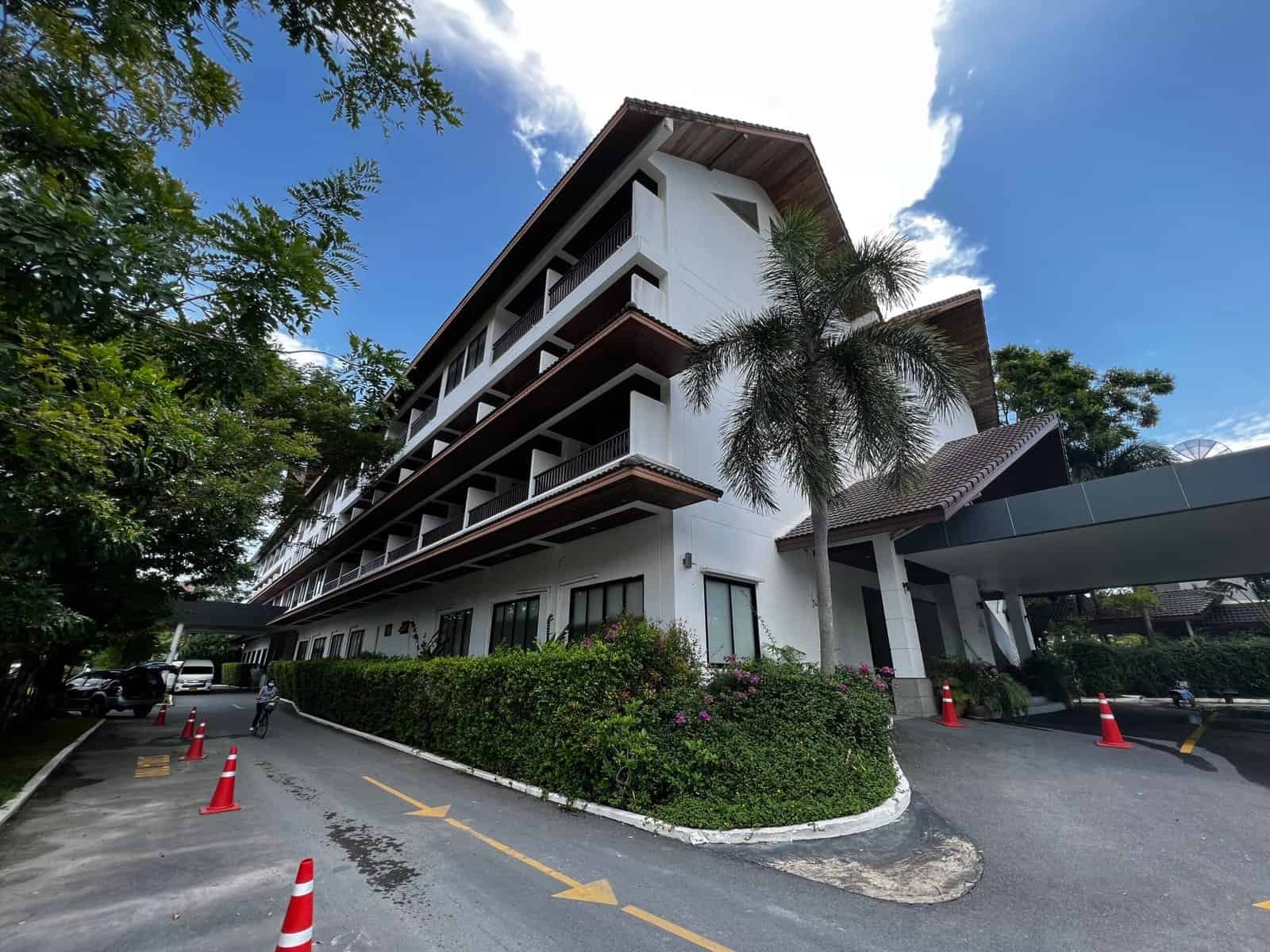 Hauptgebäude Eingang Grand Deluxe Mountain View – Sunprime Kamala