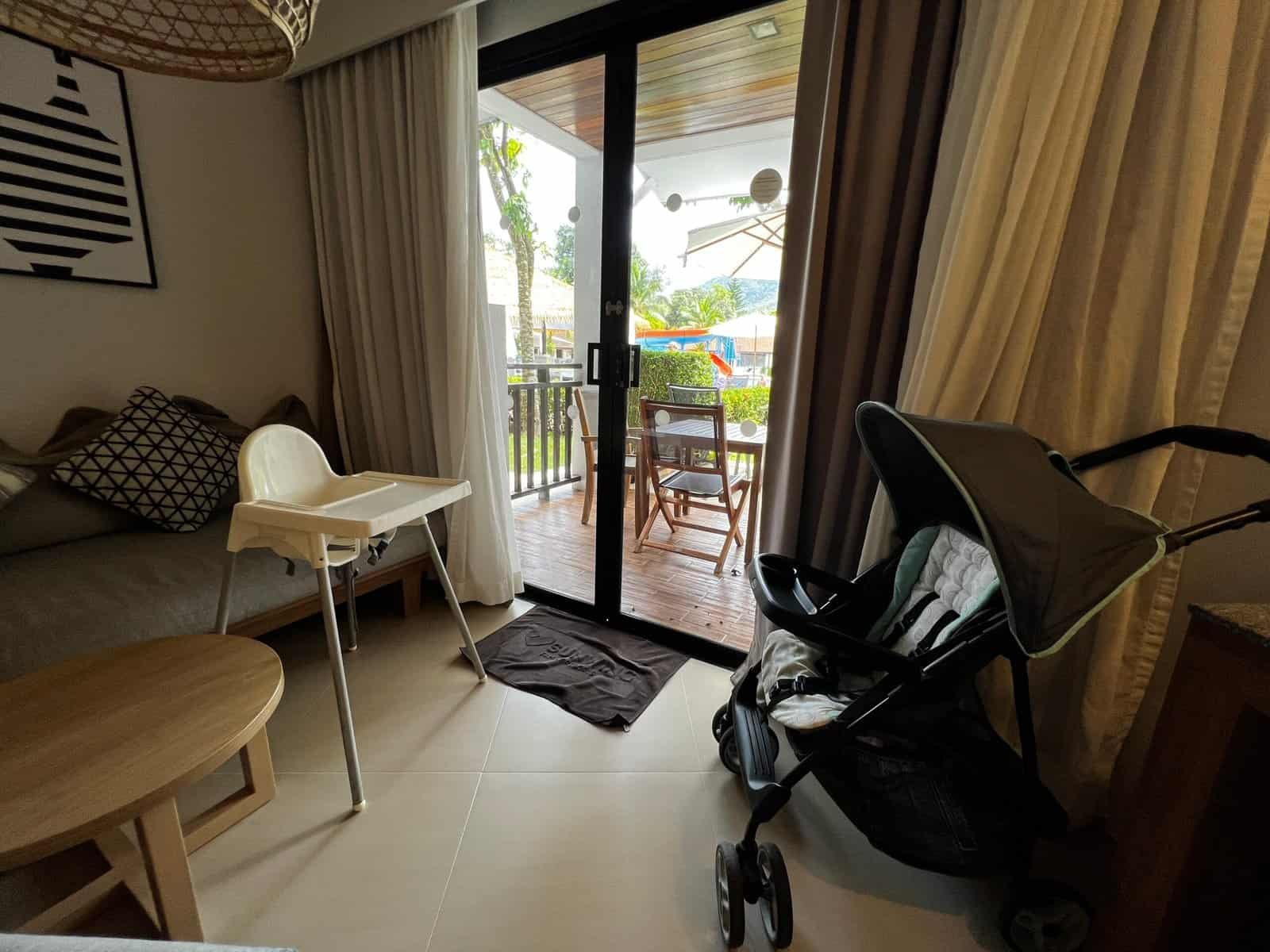 Happy Baby Studio Kinderwagen Hochstuhl Poolterrasse – Sunwing Kamala