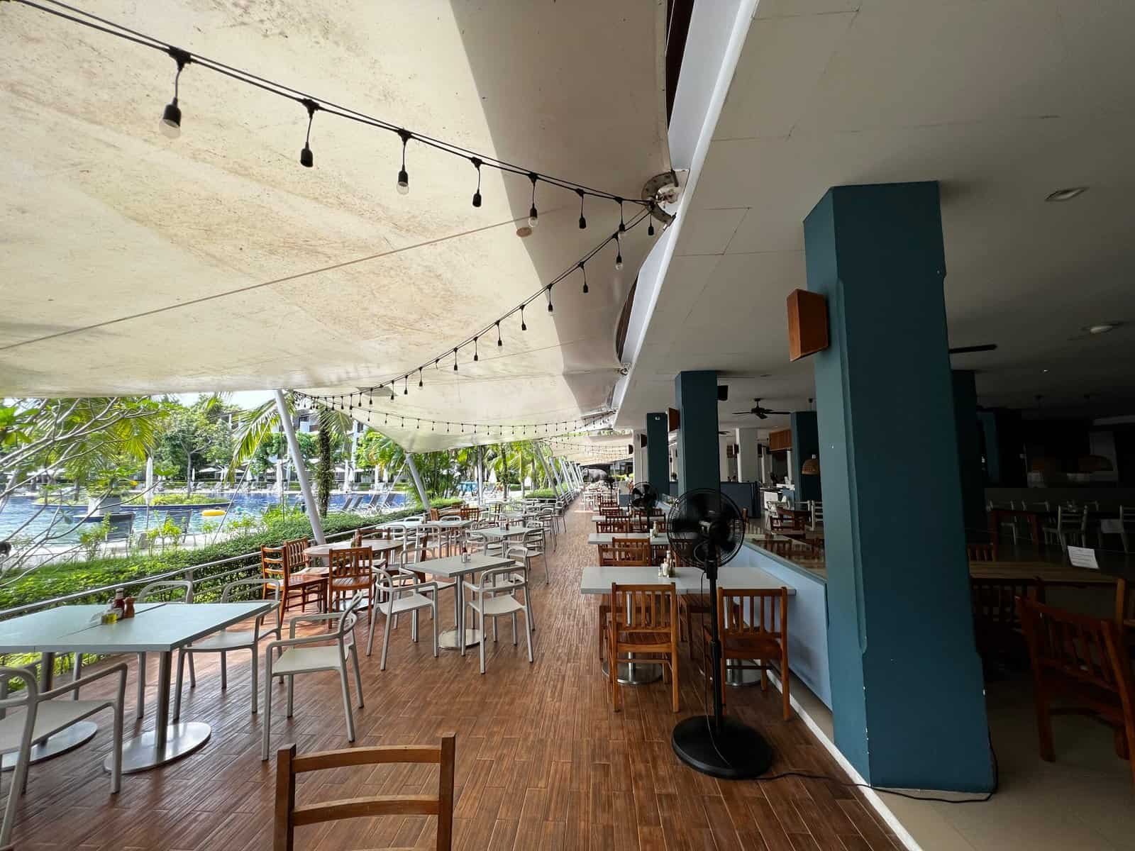 Hauptrestaurant am Pool – Sunwing Kamala Beach
