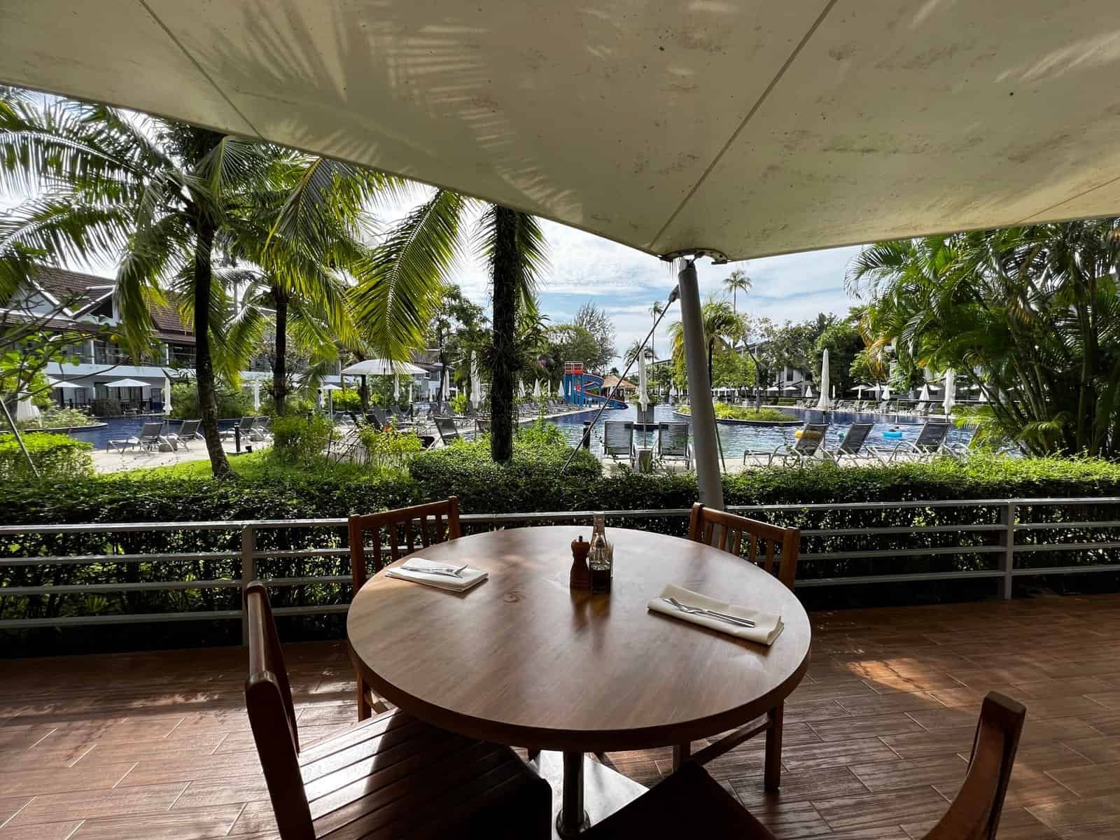 Hauptrestaurant Blick auf Pool – Sunwing Kamala