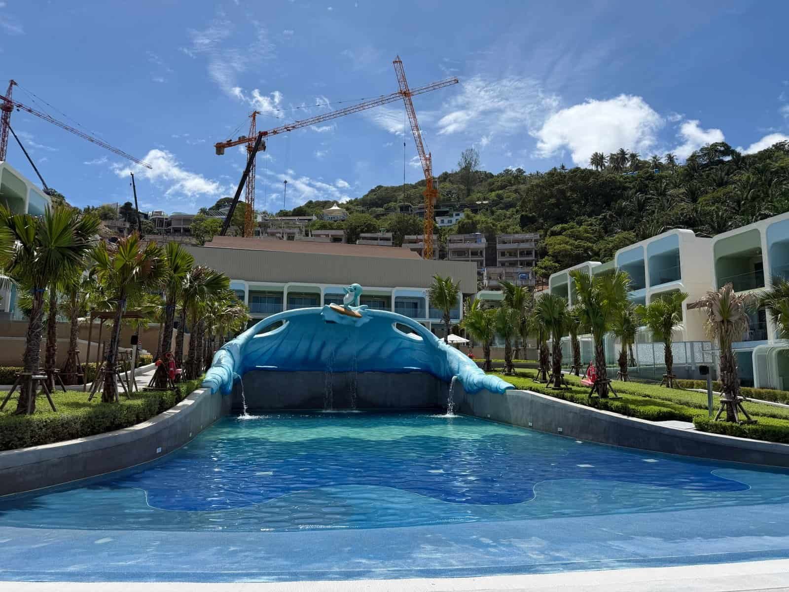 Wave Pool und Bauarbeiten Vhari Wing – Katathani Phuket