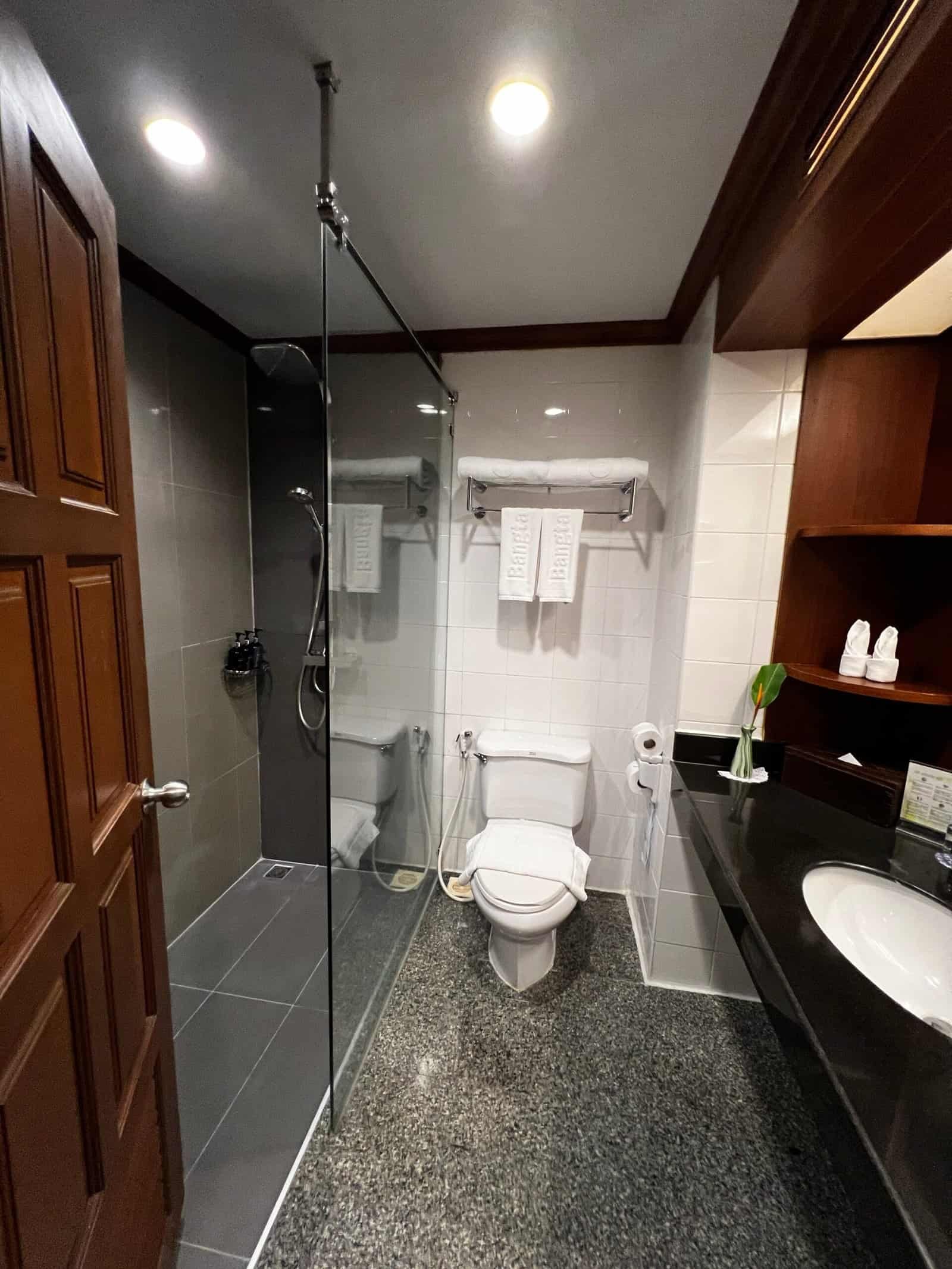 Badezimmer nur Dusche – Best Western Bangtao