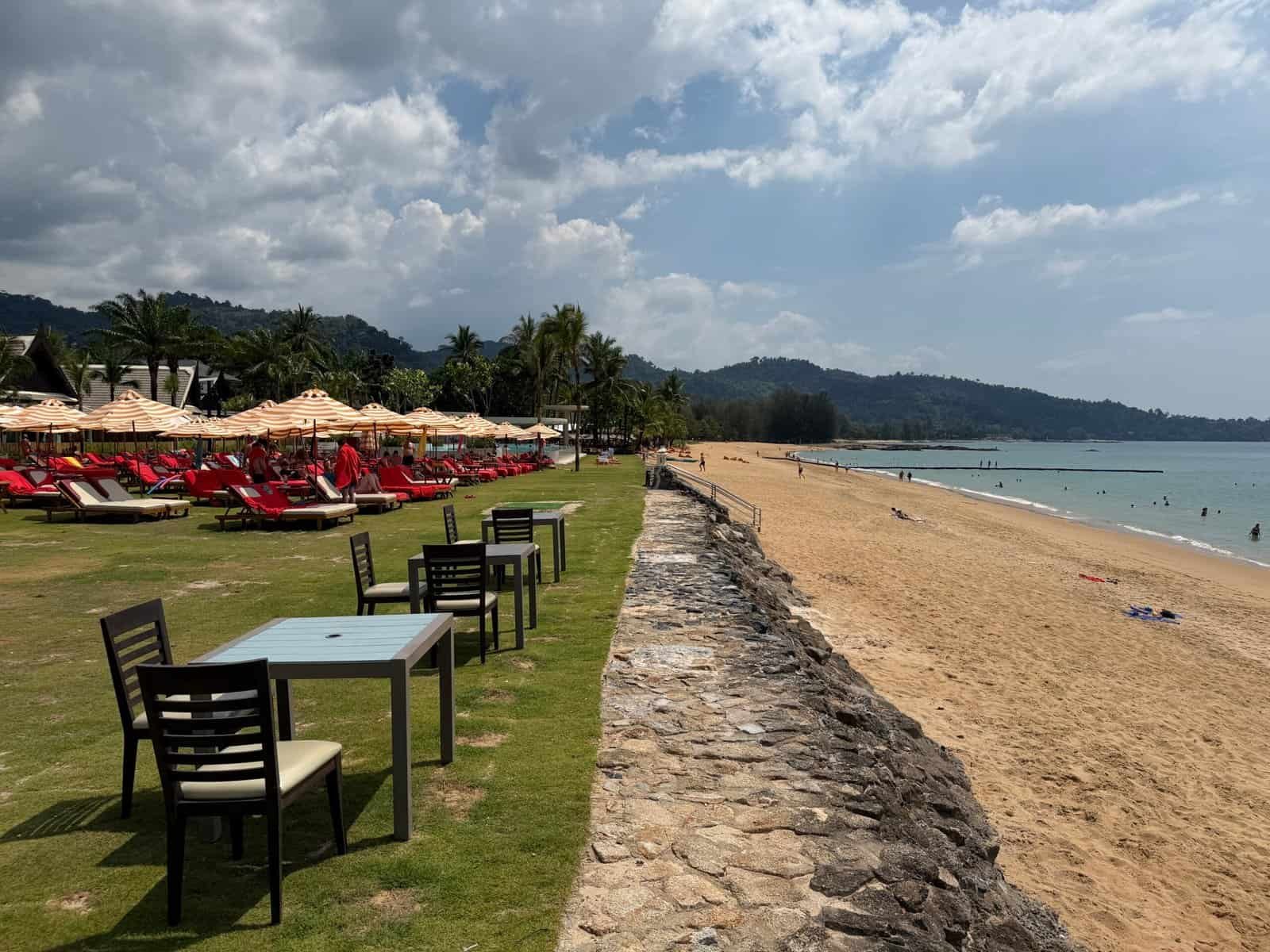 Bang Niang Strand gesehen von La Solaya Khao Lak