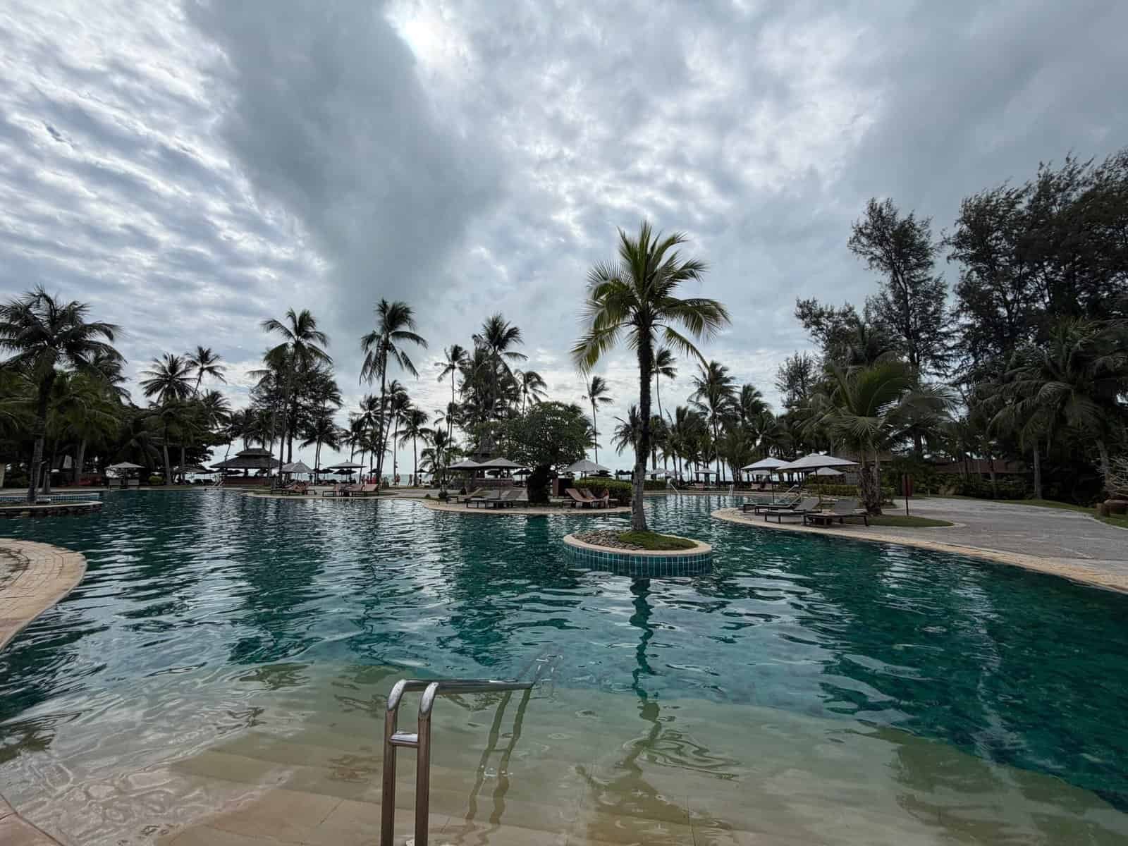 Robinson Resort Khao Lak pool rainy season overcast quiet low season good prices
