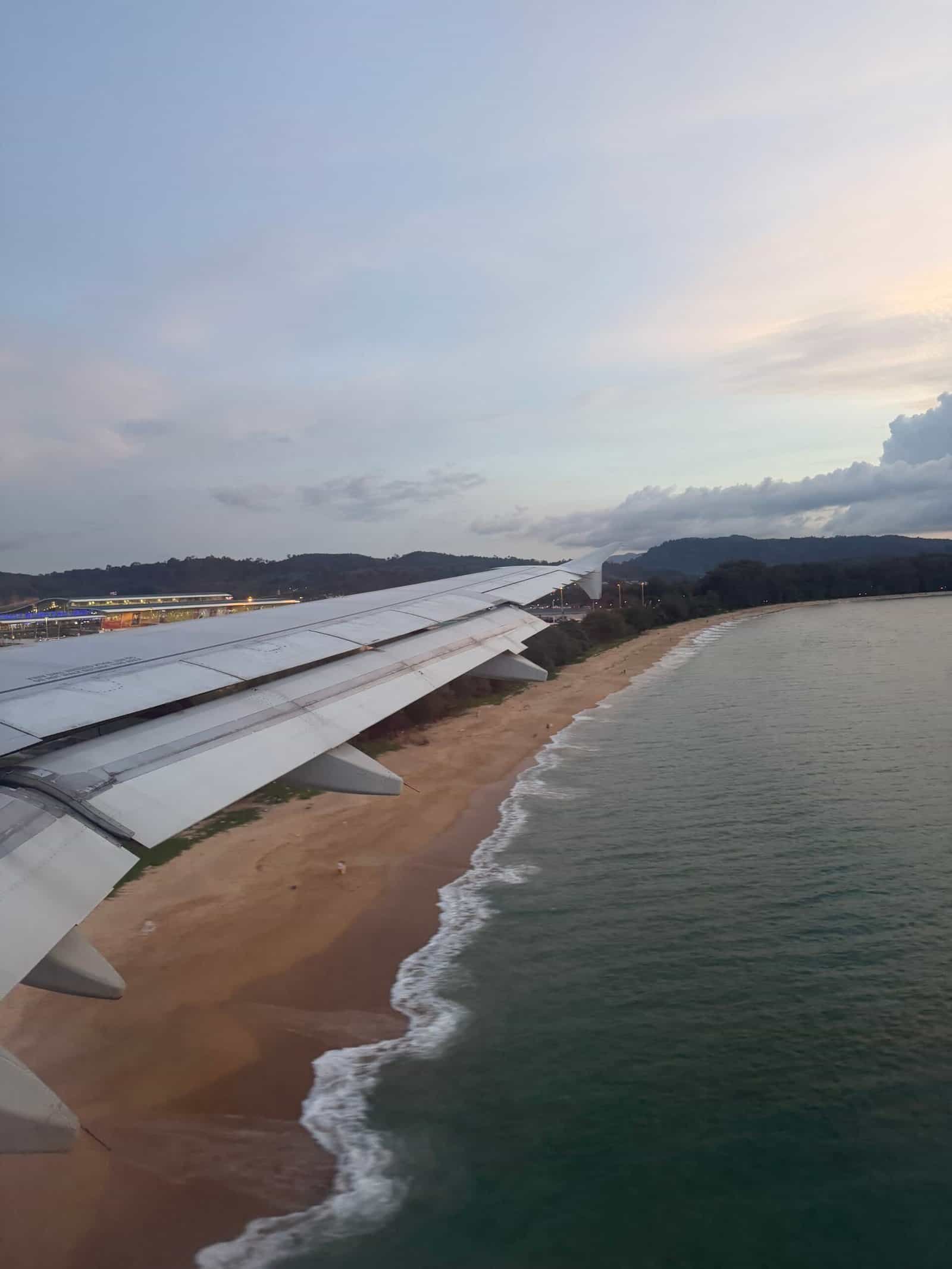 Mai Khao Beach Phuket aus dem Flugzeug